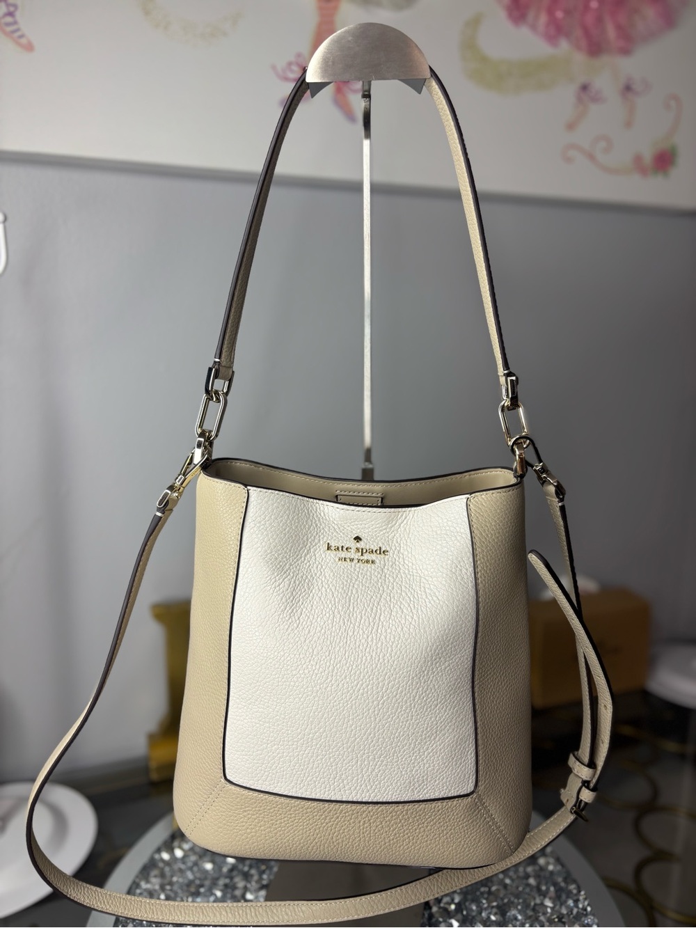 kate spade Lena Two-Tone Pebbled Leather Bucket Bag in Beige and White NWOT - Picture 1 of 16